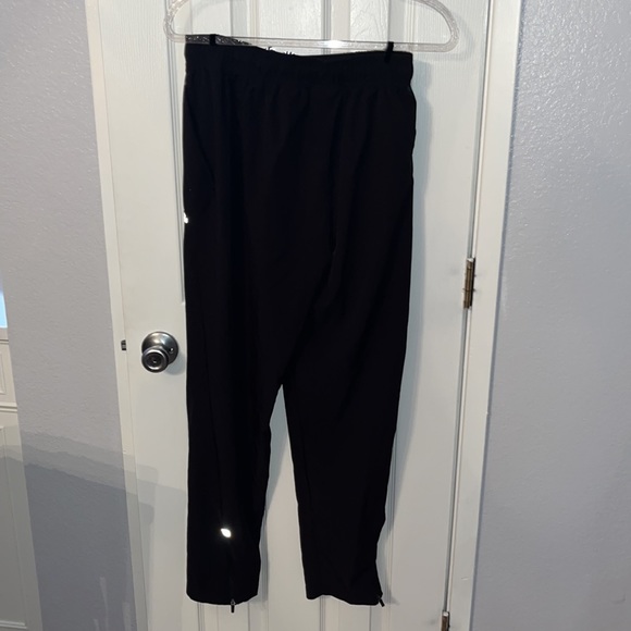 Reebok men’s joggers with zipper key pocket and zipped bottoms - Picture 4 of 6